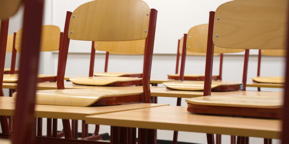 Klassenraum_leer_Stuehle Klassenraum_leer_Stuehle