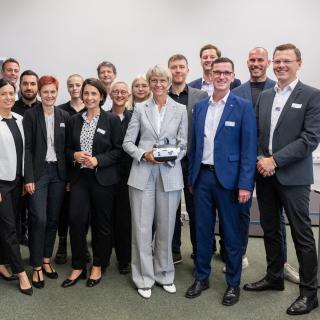 Gruppenbild: Ministerin Feller zu Besuch im ZfsL Krefeld 