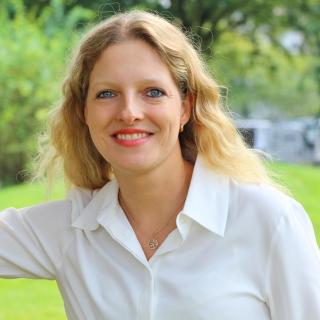 Portrait der Schulleiterin Kira Heuer Portrait der Schulleiterin Kira Heuer