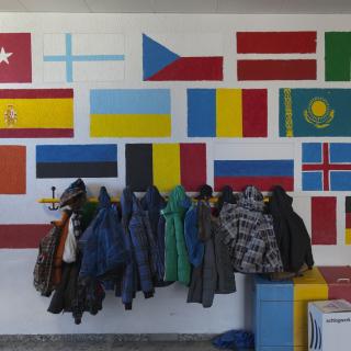Wandgestaltung mit gemalten Flaggen unterschiedlicher Länder in der Sekundarschule Kreuzau/Nideggen Wandgestaltung mit gemalten Flaggen unterschiedlicher Länder in der Sekundarschule Kreuzau/Nideggen